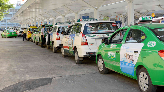 Không cạnh tranh nổi Grab, thêm doanh nghiệp Việt rút khỏi ngành taxi